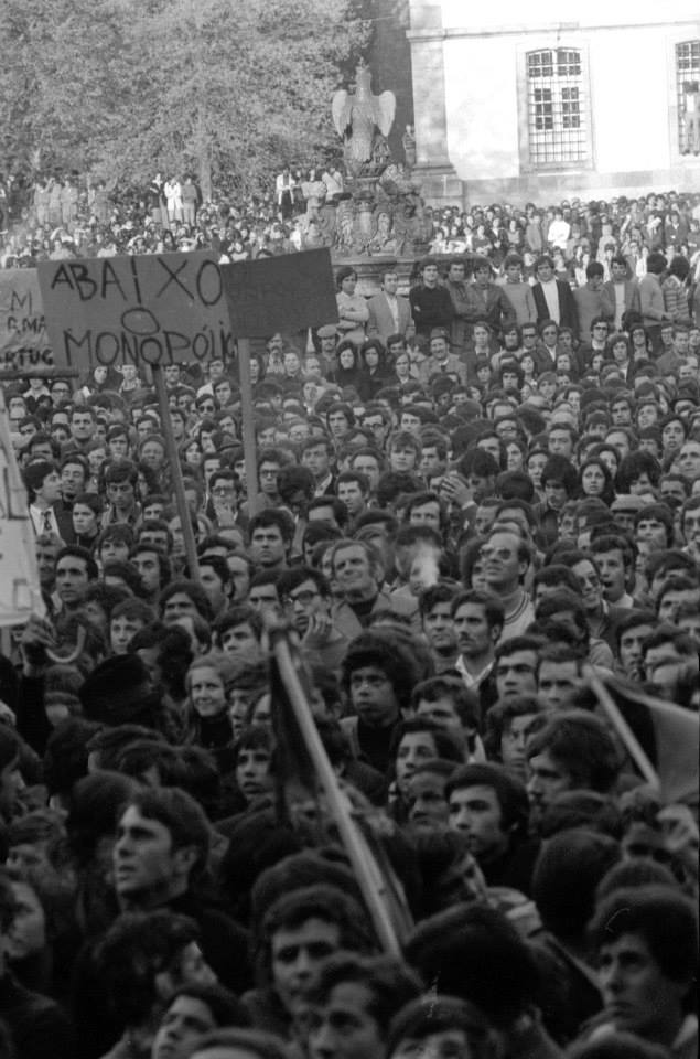 Braga: Fotografias de José Delgado mostram os dias pós 25 de abril na capital do Minho 1601317 648392918560973 791082701397138489 n