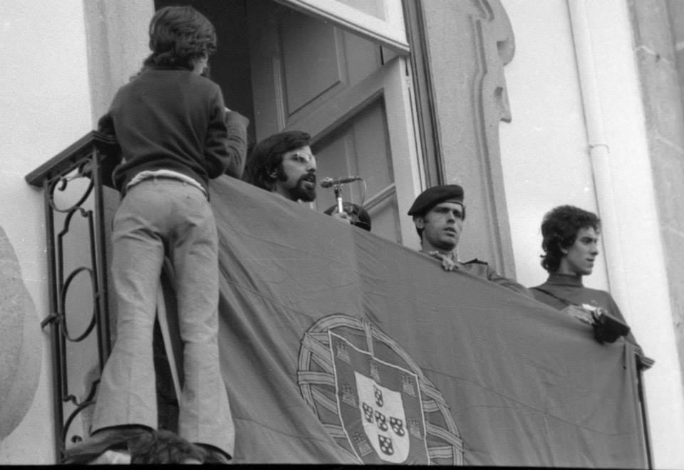 Braga: Fotografias de José Delgado mostram os dias pós 25 de abril na capital do Minho 1903023 649586201774978 6168903656117185986 n
