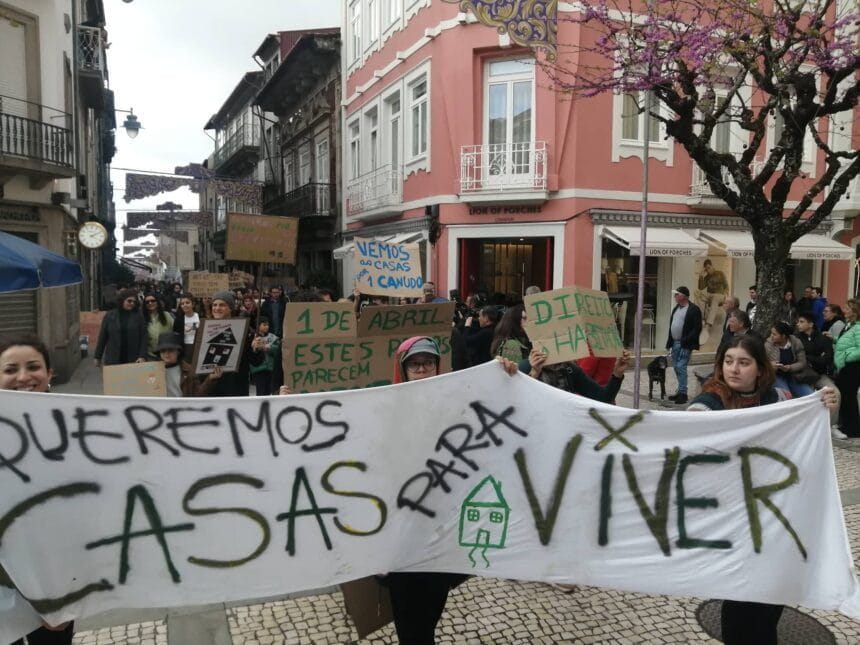 Braga: Na rua por "Uma Casa Para Viver" 336976198 753736373030995 1880738259727995779 n