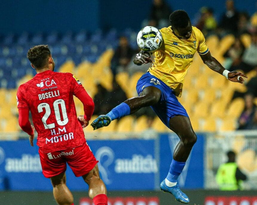 Futebol: Gil foi à praia e não correu bem 339284328 183152207815483 649145483212365625 n