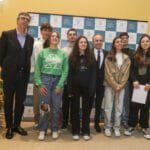 Presidente Assembleia com deputados municipais jovens da equipa vencedora