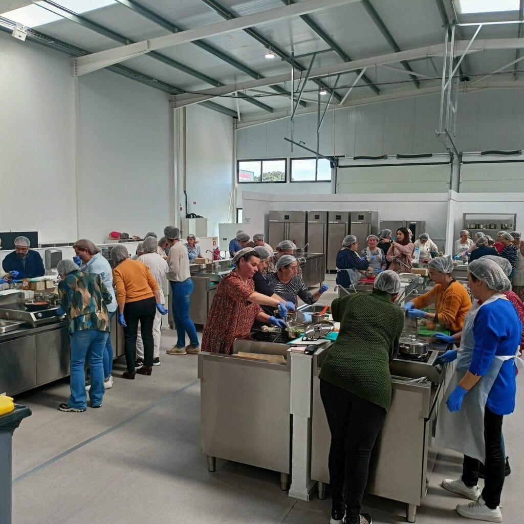 Cozinheiras de Esposende foram ao laboratório para aprender a fazer pratos mais saudáveis Workshop cantinas 1