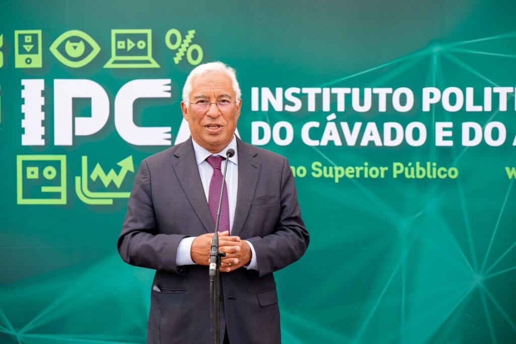 Barcelos: Costa levou um galo e um conjunto pedidos de Constantino António Costa