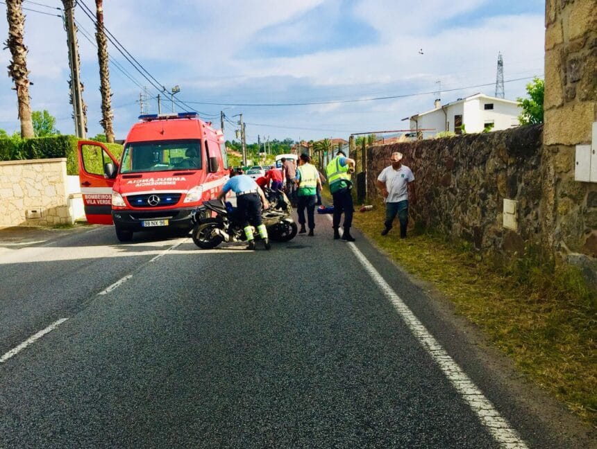Vila Verde: Motociclista sofre ferimentos graves em acidente na EN201 Acidente En201 mota vila verde