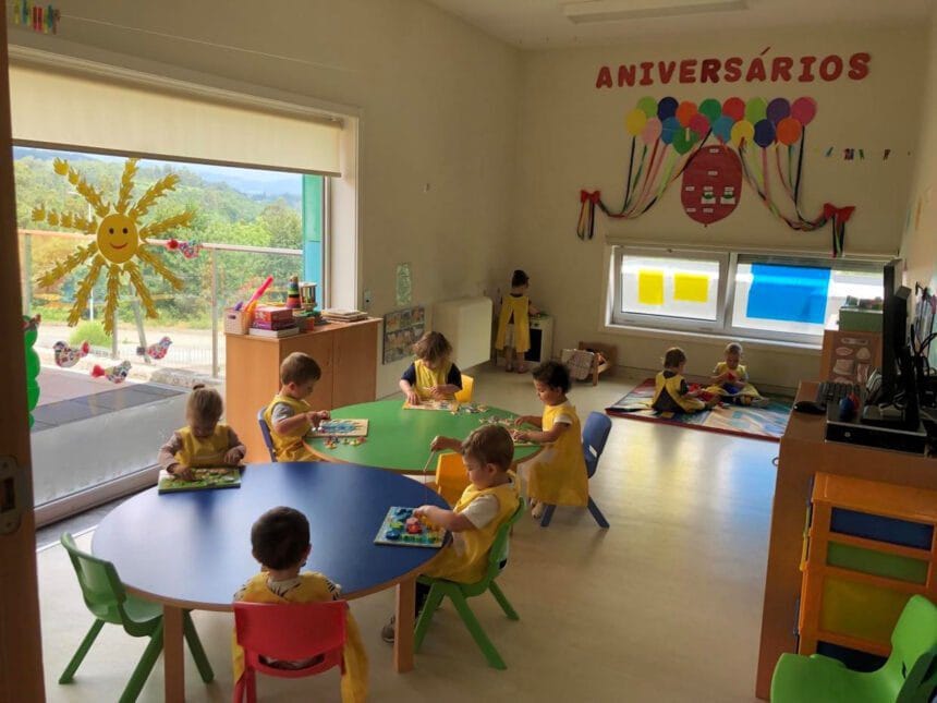 Oposição diz que programa das creches gratuitas está aquém das necessidades creche