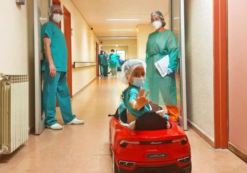 Viana: Carros elétricos distraem crianças de cirurgias no hospital Bloco operatoria de carro
