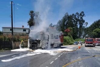 Incendio camiao barcelos en103