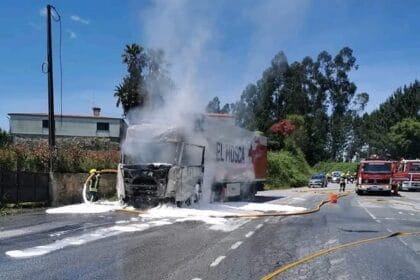 Incendio camiao barcelos en103