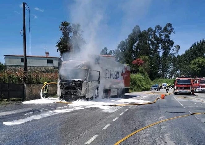 Incendio camiao barcelos en103