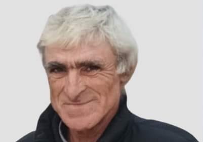 morre atingido por árvore