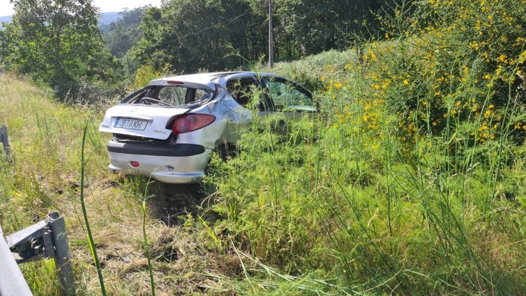 Arcos de Valdevez: Despiste de carro faz um ferido no IC28 0dfcd43f 01e3 468a 8242 f965c30c305a
