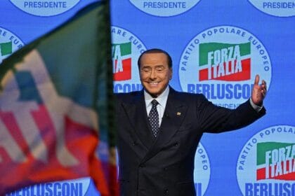 Silvio Berlusconi morreu