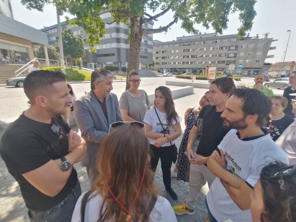 Vila Verde: "Muito Alta Tensão" e "Educação" temas de protesto frente à Escola Amar Terra Verde 354078298 1630739157425601 382657763677255219 n