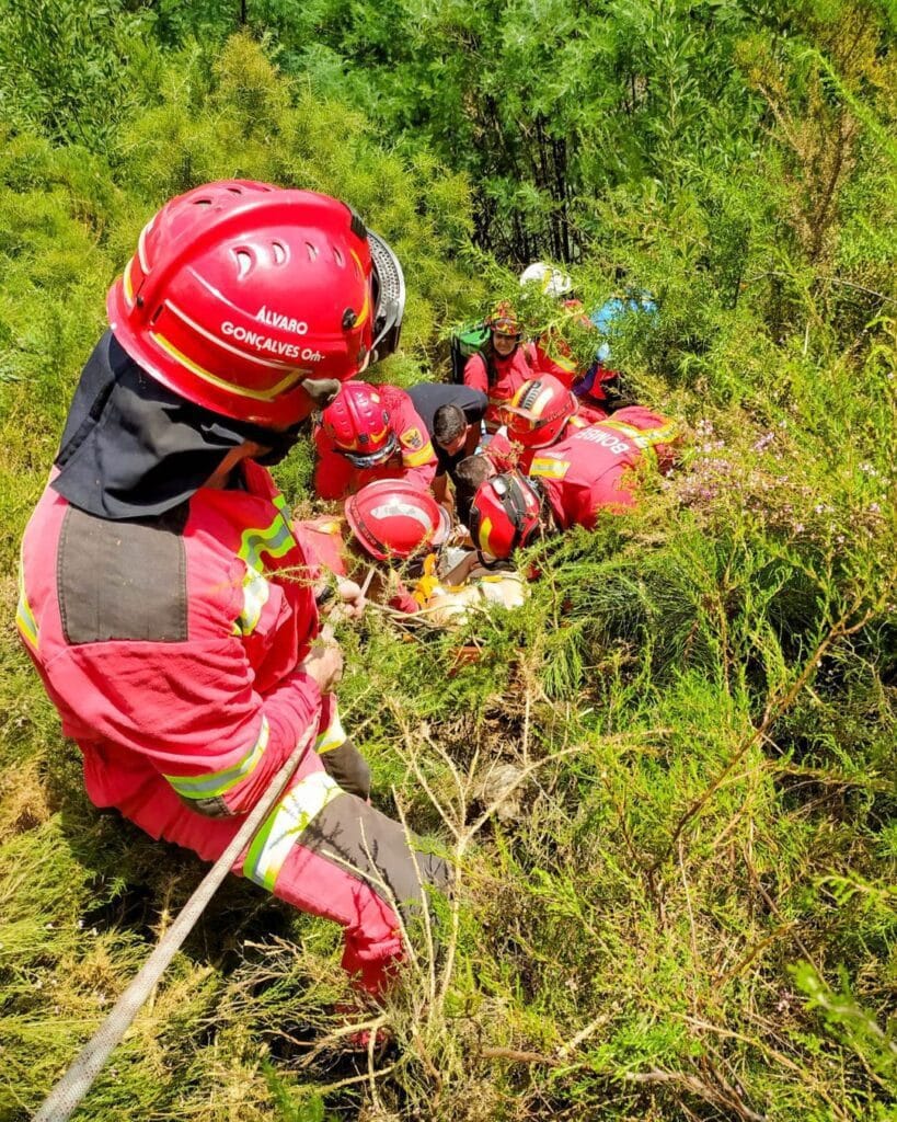 Ponte de Lima: Resgate em acidente de trabalho grave. Veja as imagens da operação em Estorãos estorãos corte perna ponte de lima