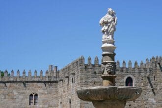 peça escultórica braga jardim de santa bárbara