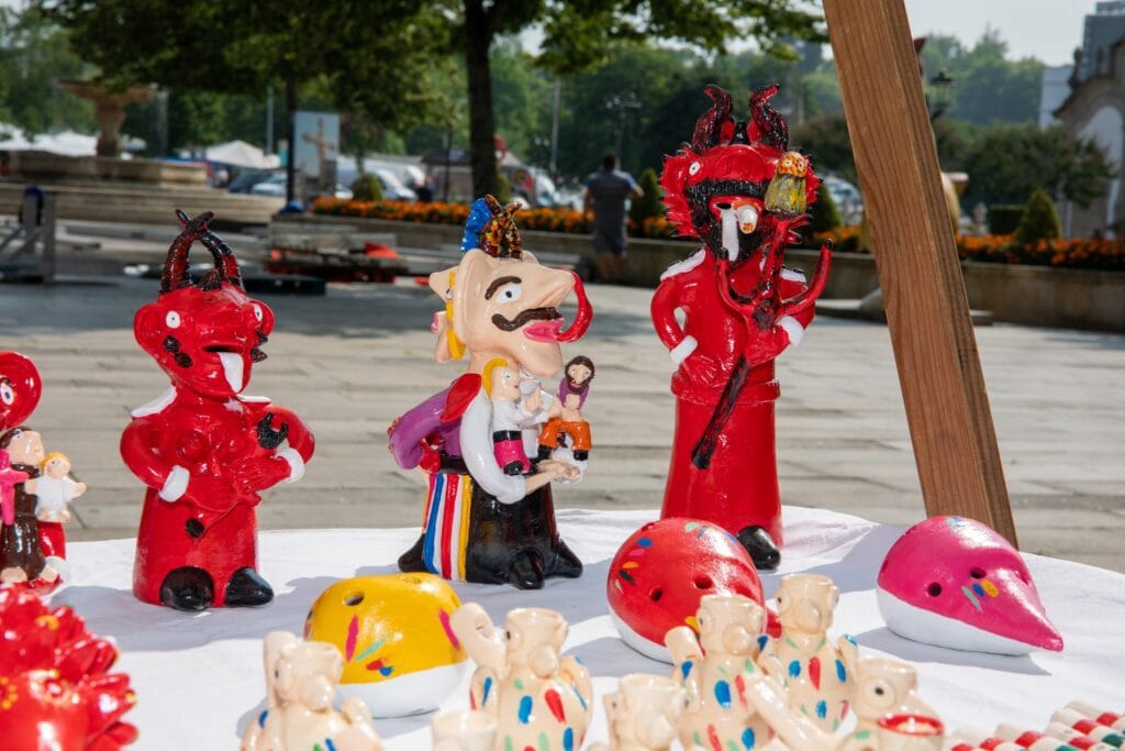 Barcelos: É quinta-feira logo é dia de artesanato na rua com fabrico ao vivo 355838819 644035477762564 7297506135274837412 n