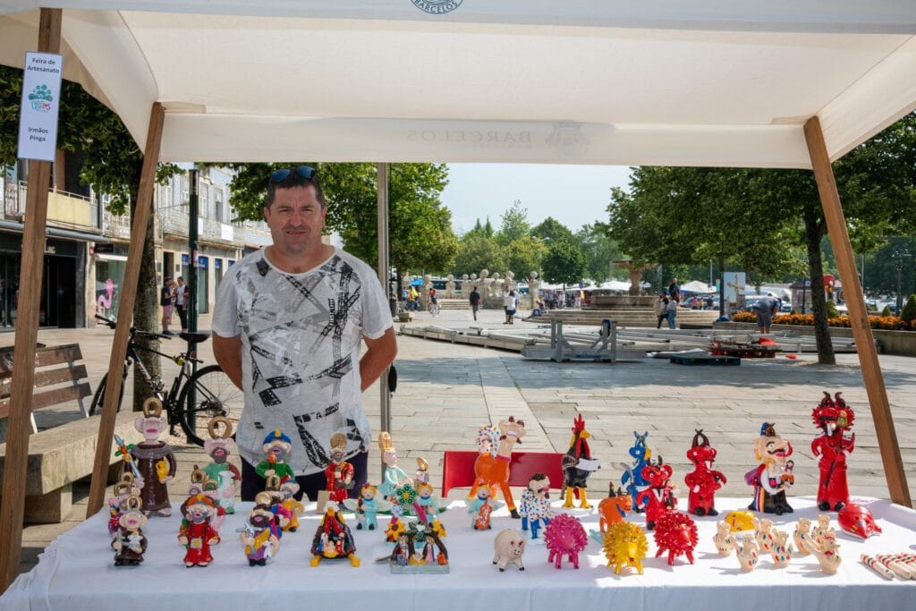 Barcelos: É quinta-feira logo é dia de artesanato na rua com fabrico ao vivo artesanato barcelos