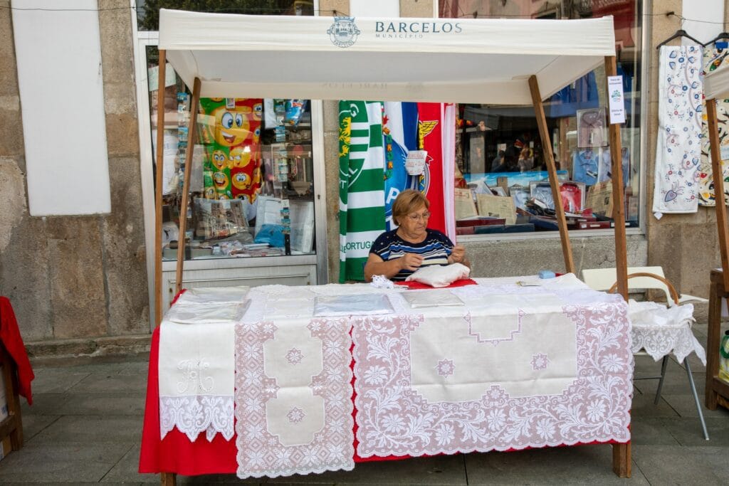 Barcelos: É quinta-feira logo é dia de artesanato na rua com fabrico ao vivo 355858081 644035711095874 1556593068454345331 n