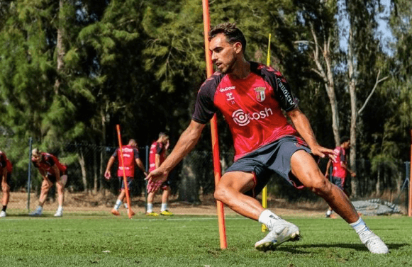 Futebol: SC Braga começa com estágio no Algarve SC Braga abre a 30 de junho época