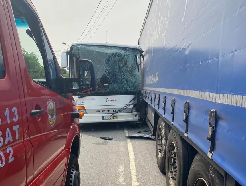 acidente prado EN205 autocarro