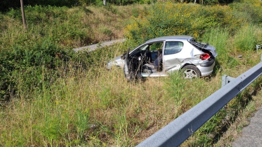 Arcos de Valdevez: Despiste de carro faz um ferido no IC28 bff98d42 65f7 448c 8402 af6c44462cce
