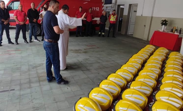 bombeiros capacetes novos
