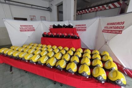 bombeiros viana capacetes novos