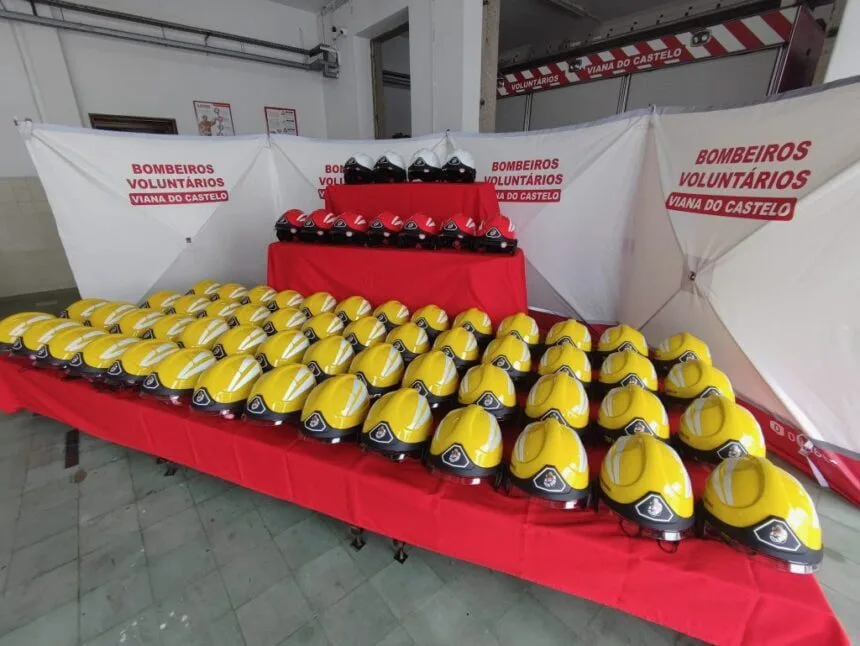 bombeiros viana capacetes novos