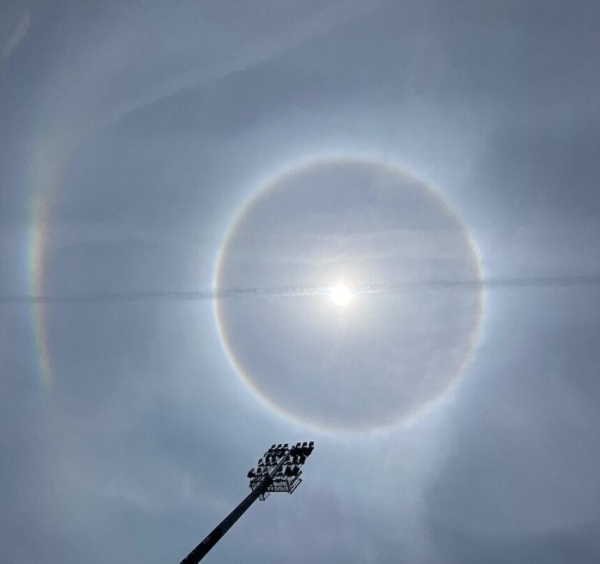 Halos e mais halos solares. O E24 captou alguns nos últimos dias em Barcelos, Esposende, Braga e Póvoa de Varzim halo