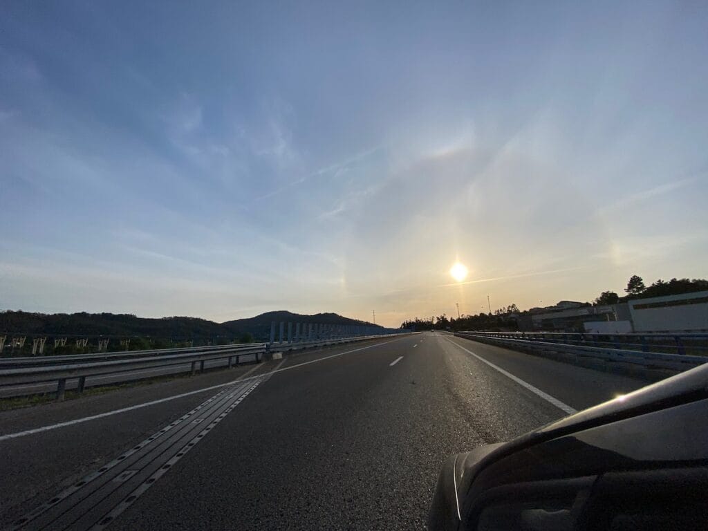 Halos e mais halos solares. O E24 captou alguns nos últimos dias em Barcelos, Esposende, Braga e Póvoa de Varzim halo braga