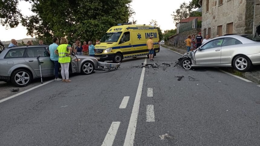 EN103: Dois menores entre os cinco feridos após colisão frontal na Póvoa de Lanhoso 27fbce56 2602 4f53 83a3 85ab0d5c84bc