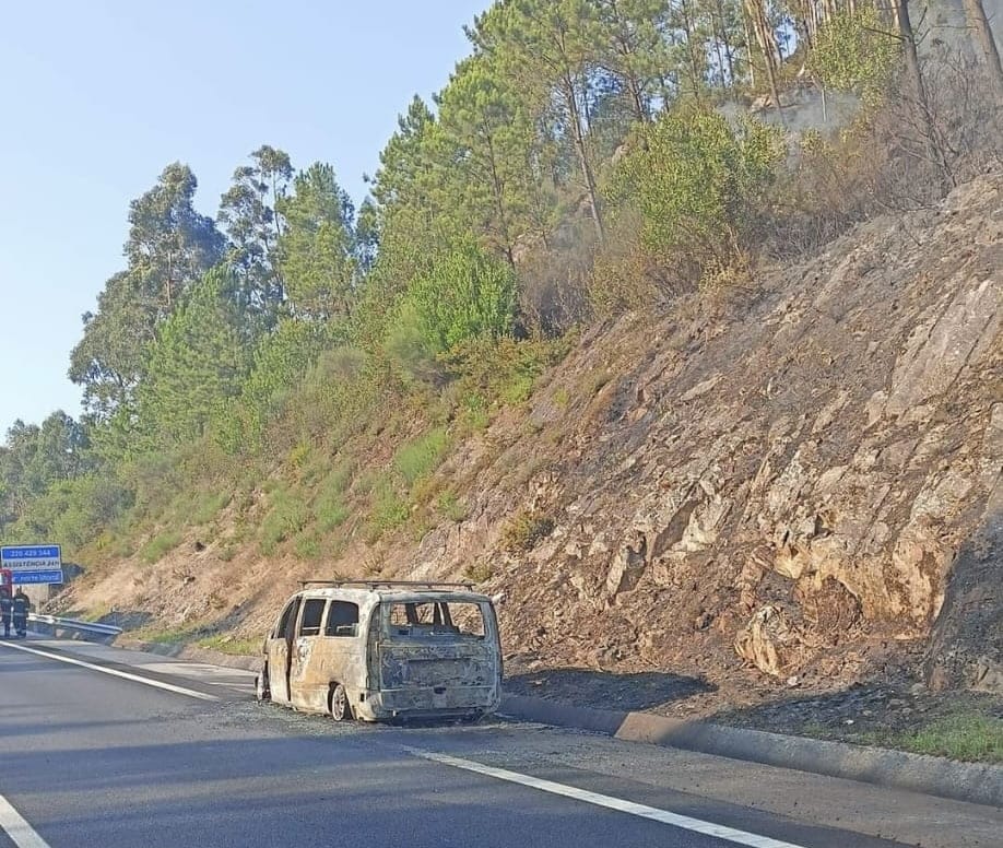 Esposende: Carrinha arde na A28 e chamas espalham-se pelo Monte de Faro 9b35991a e196 41d9 b41d ca6cd1f0f824