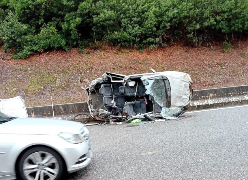 Viana: Despiste na A28 faz três feridos. Um é grave e há um menor de 18 meses entre as vítimas acidente A28 outeiro