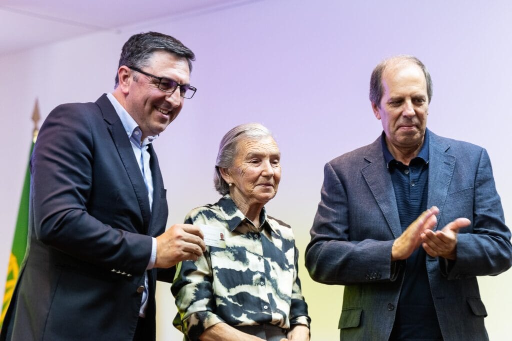 Esposende: Isa Joana Silva tornou-se a primeira artesã certificada na produção de cestaria em junco de Forjães Certificacao junco Forjaes 10