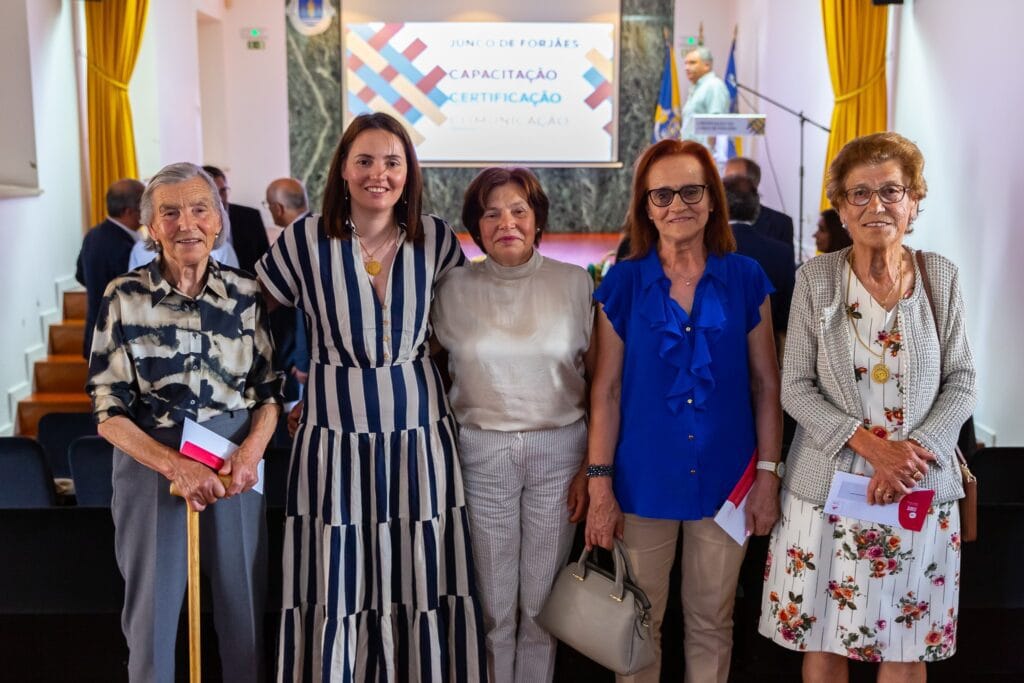 Esposende: Isa Joana Silva tornou-se a primeira artesã certificada na produção de cestaria em junco de Forjães Certificacao junco Forjaes 2