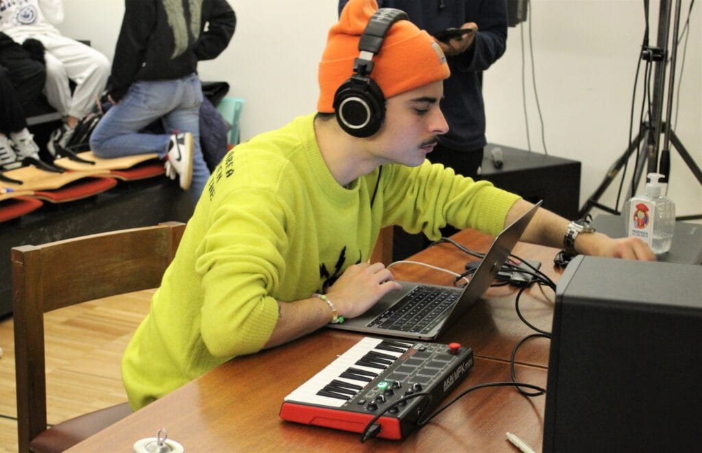 Fenda Academy Ouvir 1