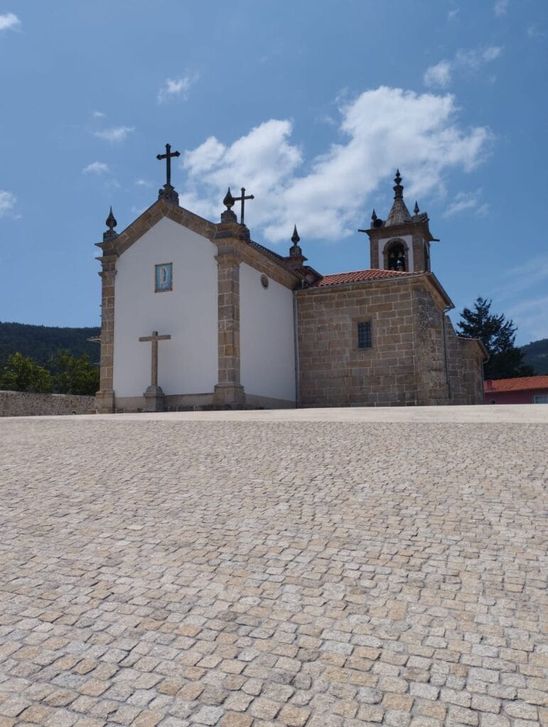 Barcelos: Quintiães inaugura adro da igreja e ampliação do cemitério Imagem 4 1