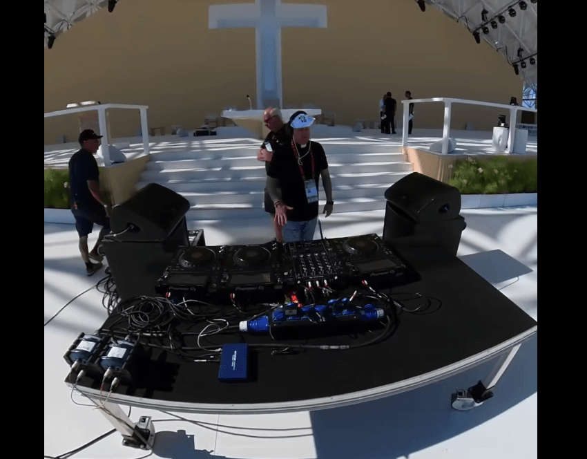JMJ: Dj Set de padre de Laúndos e Amorim acorda peregrinos desde as 07:00 padre guilherme