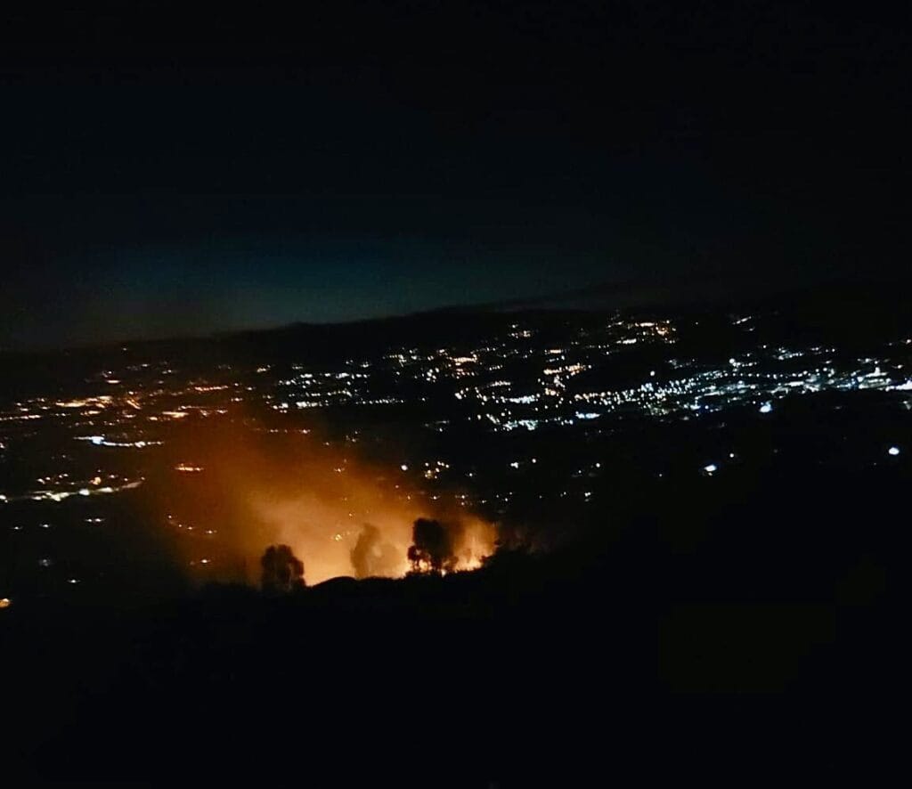 Braga: Bombeiros combatem incêndio "noturno" na Serra do Carvalho Incendio braga algeriz 3