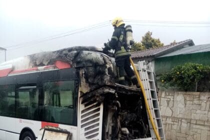 Autocarro arde em Barcelos