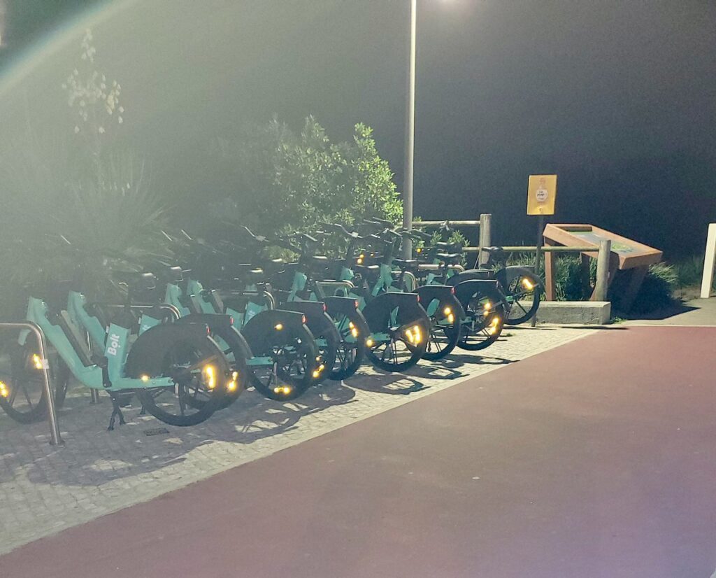 Esposende: Bicicletas Bolt "roubam" espaço de estacionamento. "Uma situação a afinar" afirma autarquia biclas bolt