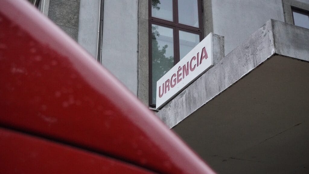 Esposende: Menina de 11 anos colhida por carro na EN103-1 quando seguia de bicicleta Esposende Hospital de Barcelos