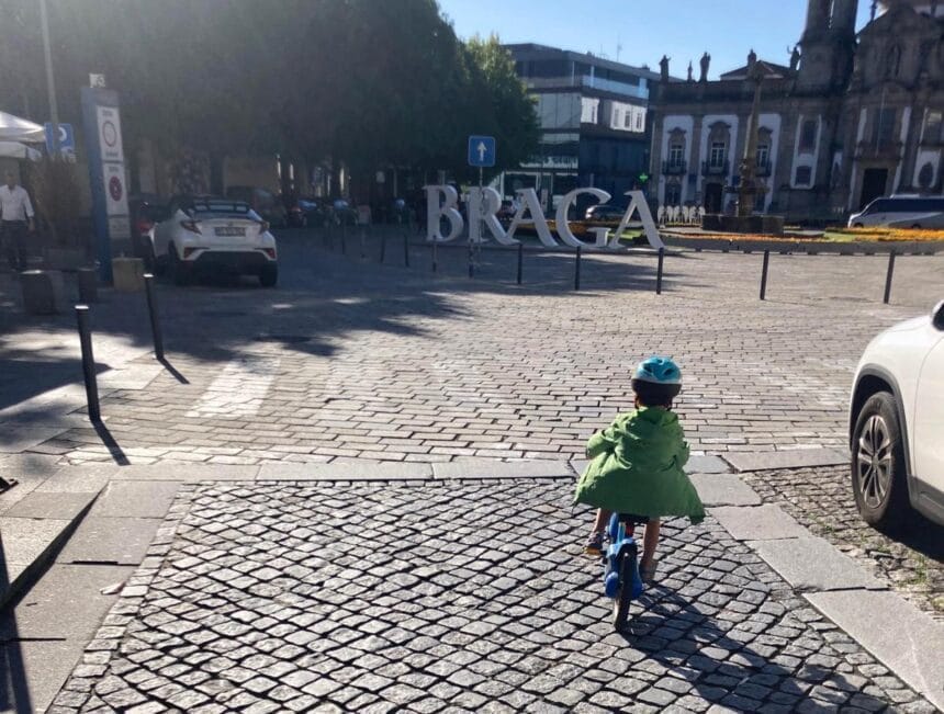 Braga: Percurso de bicicleta em formato manifestação kid car braga 1
