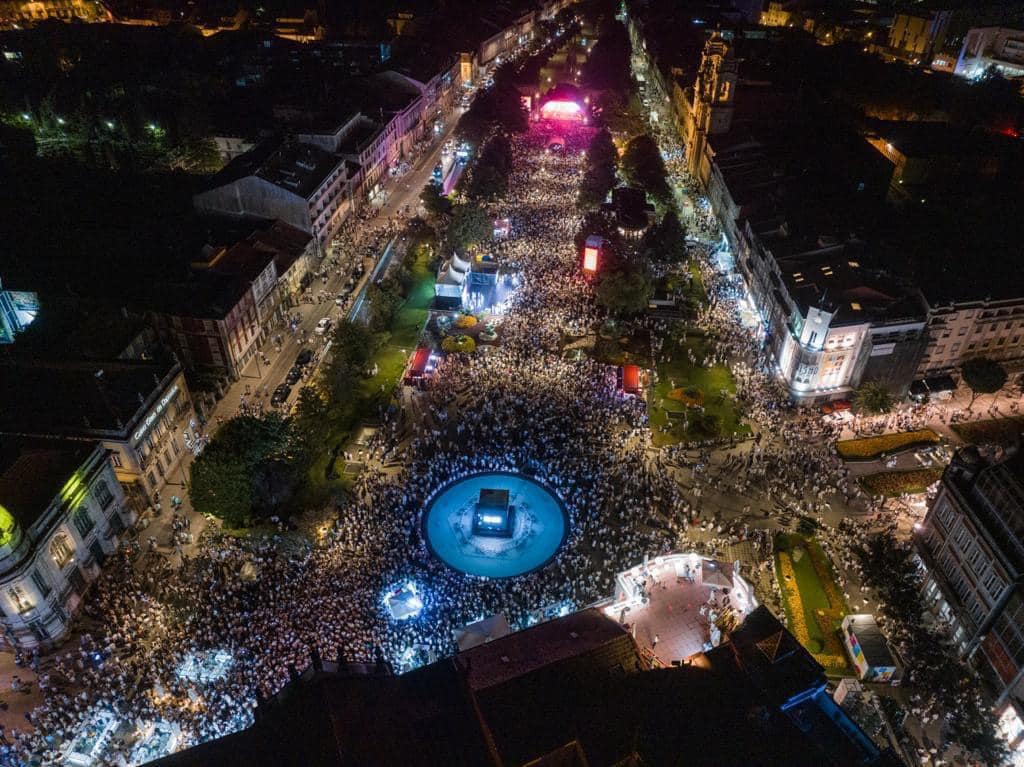 Braga: Estas imagens são impressionantes. Noite Branca juntou mais de 800 mil pessoas 376882996 10160293940894735 1848752651891054603 n