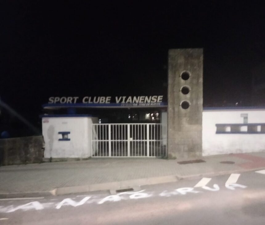Futebol: Picharam "Anão rua" na entrada das instalações do SC Vianense rua anao vianense