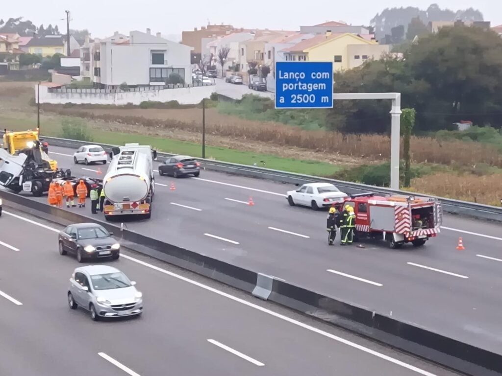 A3: Despiste de camião-cisterna faz um ferido. Veja as imagens 380882945 773746534760890 3202744568515498097 n