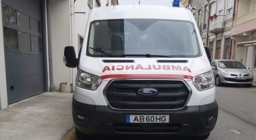 Bombeiro de Monção vê ambulância roubada de Âncora a passar e dá alerta. Foi recuperada nos Arcos de Valdevez Bombeiros âncora viatura roubada