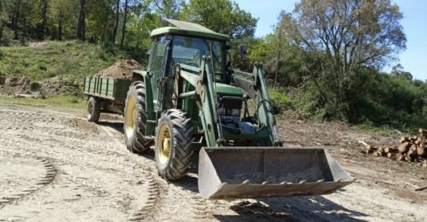 Viana: Por acaso não viu este trator? Foi roubado à junta trator roubado à junta viana