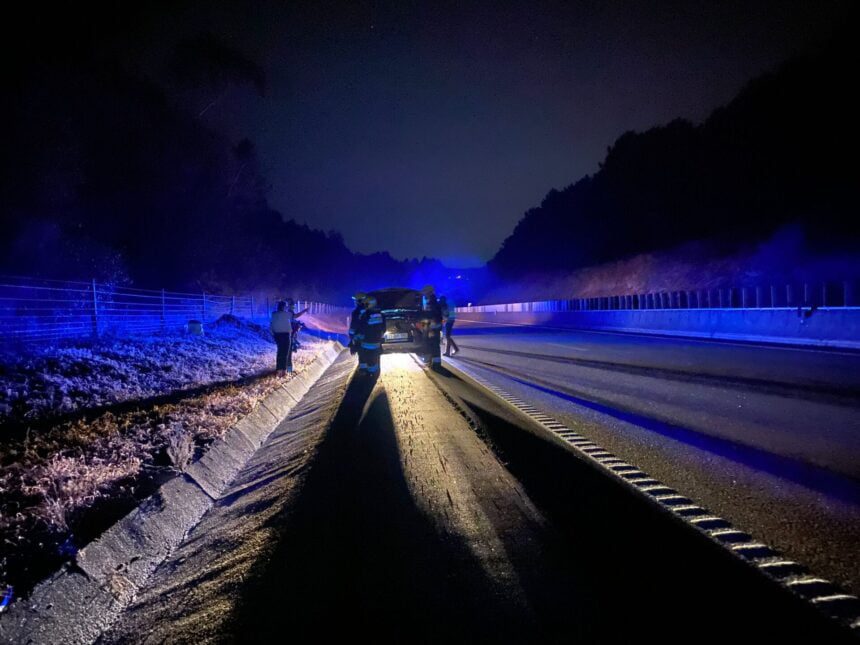 Esposende: Incêndio no motor de carro mobiliza bombeiros para a A28 Incendio BVE