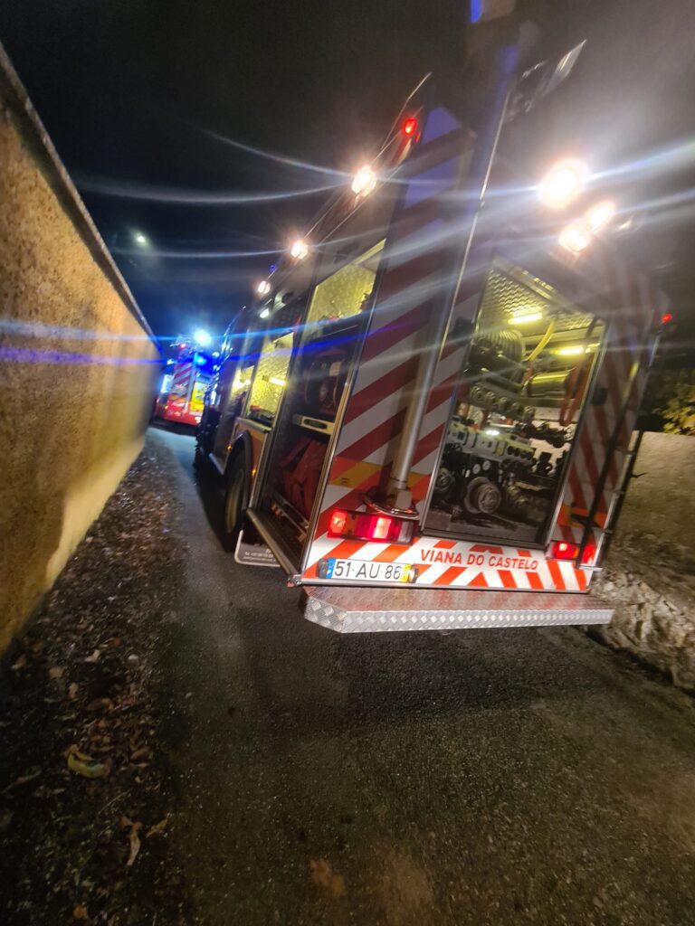 Viana: Incêndio numa habitação em Alvarães provoca um desalojado incendio alvaraes viso